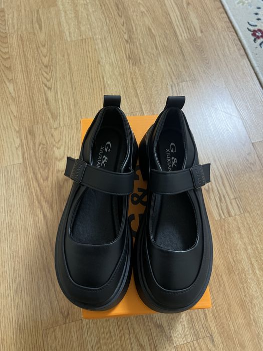 Продам женские туфли