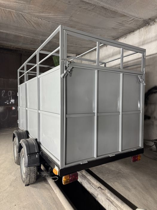 Продам прицеп (коневозка)