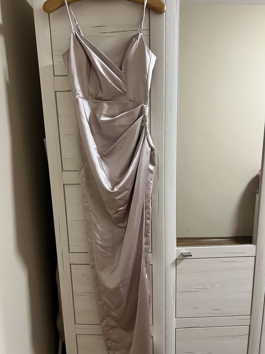 Официална рокля цвят бадем