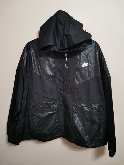 Nike NSW WINDRUNNER Cargo Rebel Jacket IN Black.