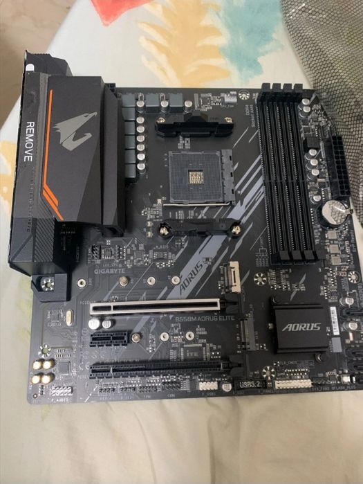 Gigabyte B550M AORUS ELITE материнская плата