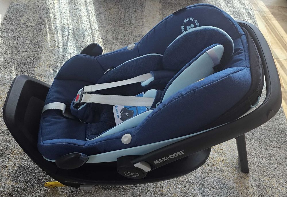 Столчета за кола Maxi-Cosi Pearl Pro 2 i-Size Authentic Graphite + Maxi-Cosi Pebble Pro i-Size Essential Blue + Maxi-Cosi База ISOFIX FamilyFix 3