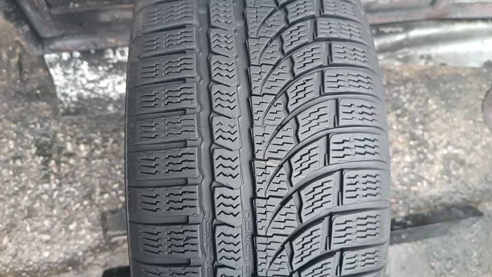 215/50/17 Nokian