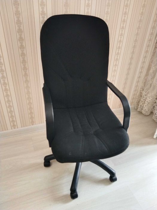 Продам офисные кресла
