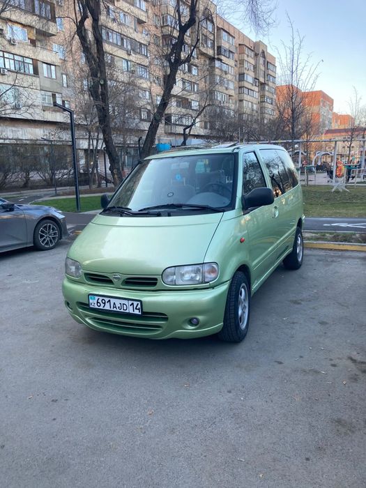 Продам Nisan Serena