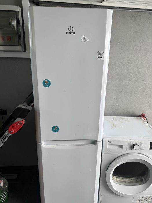 Frigider indesit functional