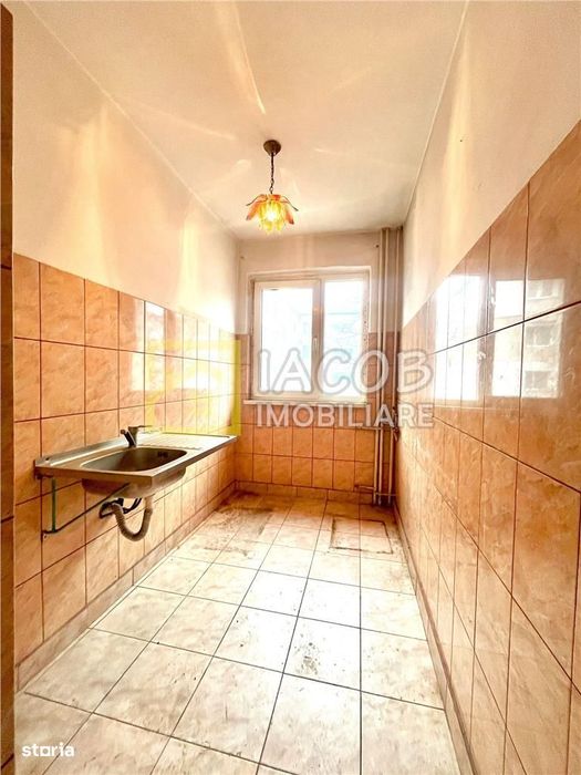 Apartament 3 camere, str. Stadionului, etaj 2