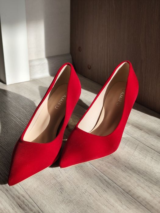 Продам абсолютно новые туфли лодочка