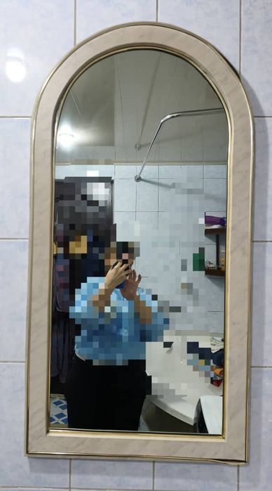 Зеркало большое в раме, настенное.