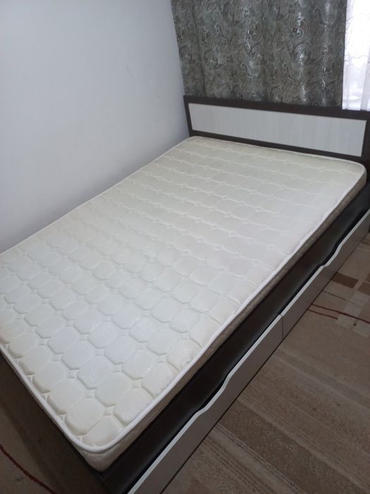 Двухспальная кровать