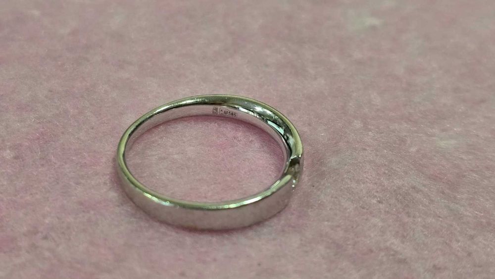 Пръстен от бяло злато проба 585 / с диамант