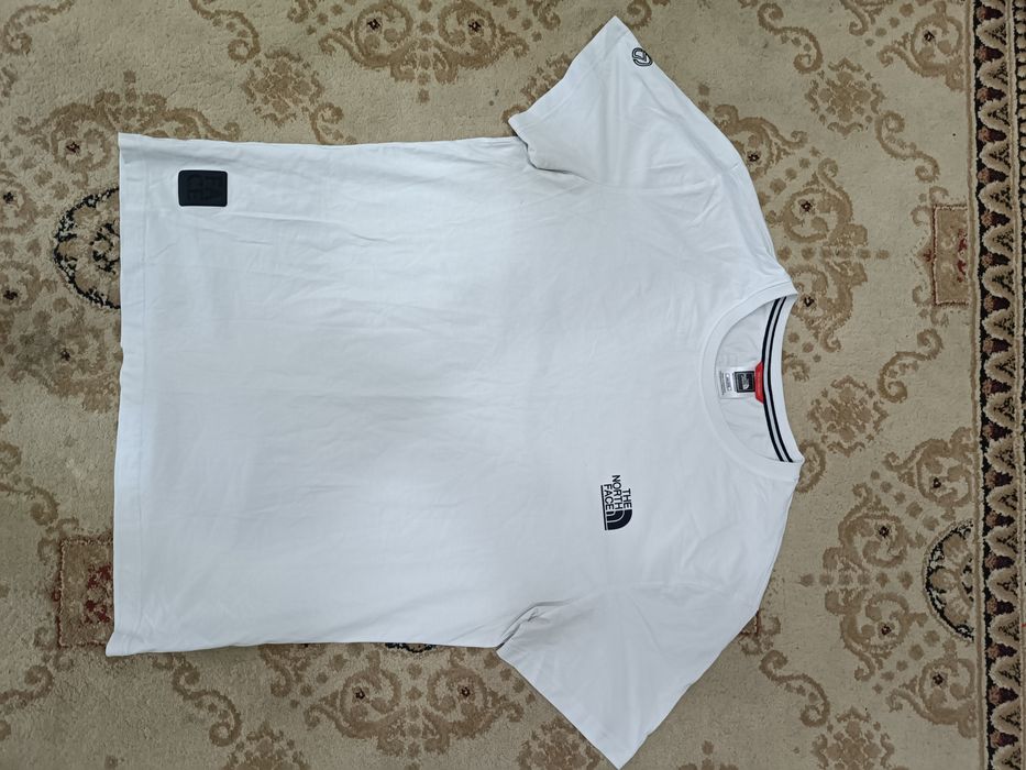 Футболка The North Face