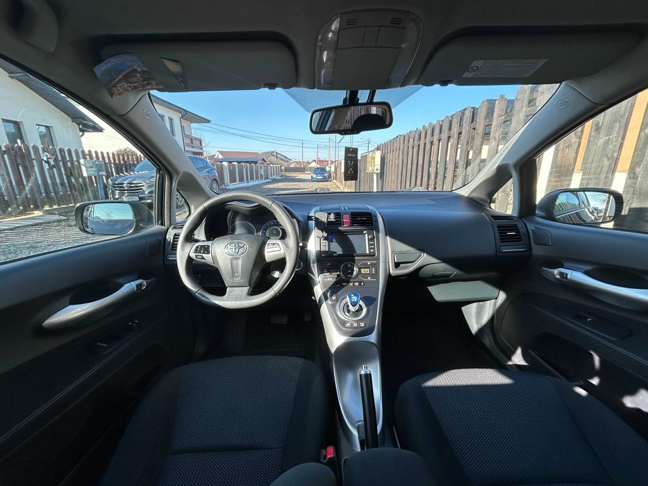 Toyota Auris 1.8 Hybrid VVT-i 136 CP