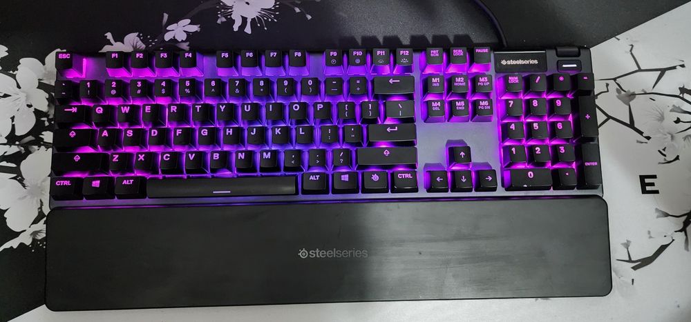 SteelSeries Apex Pro —  игровая механика с регулируемым свитчами