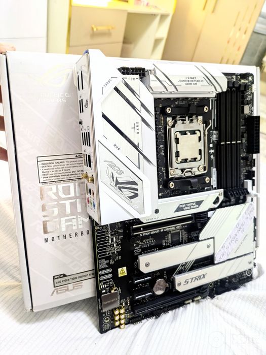 Asus Rog_Strix B650-A GAMING WIFE + AMD RYZEN 9 7900X3D