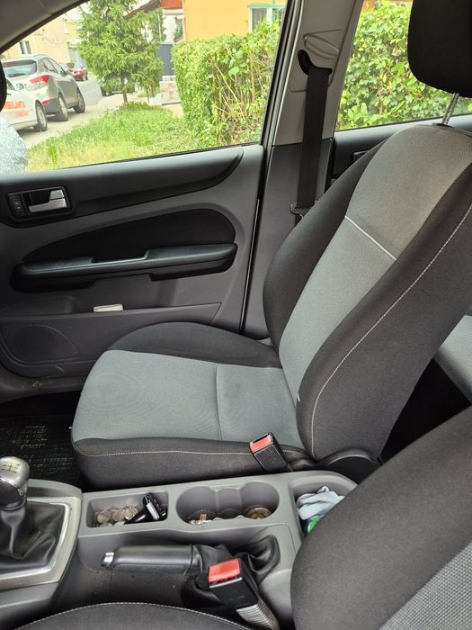 vînd ford focus an 2011
