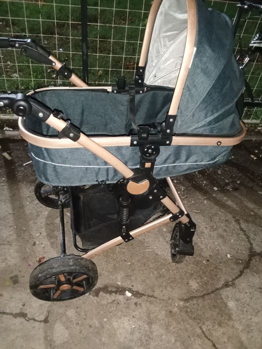 Коляска почти новая