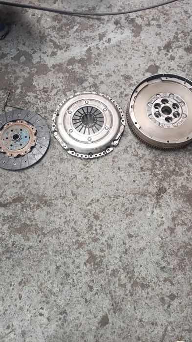 Vând kit ambreiaj cu volanta masa dubla nou