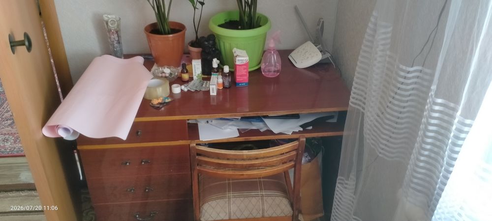 Стол в гостиную, стол в кухню, письменный стол