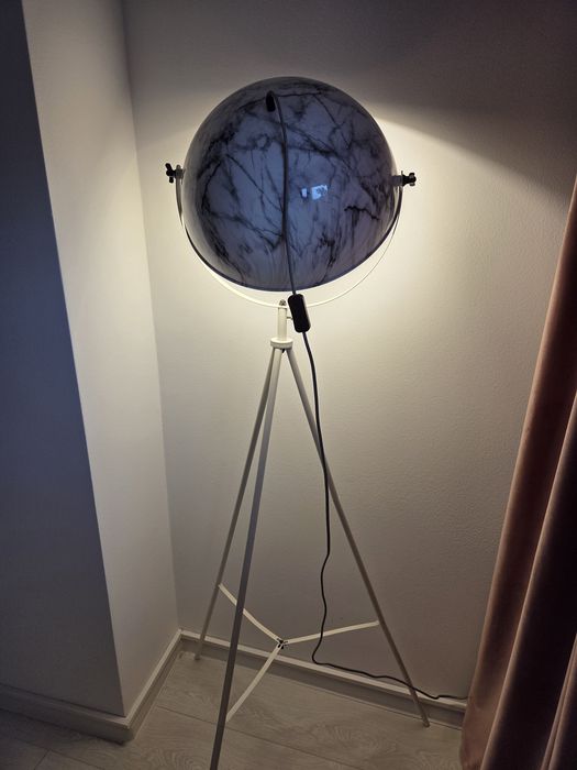 Lampadar de vanzare
