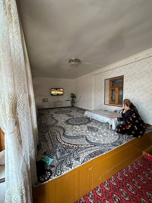 Uy sotiladi narx45 000$ kelishamiz hammasi sharoitida yashashga tayyor