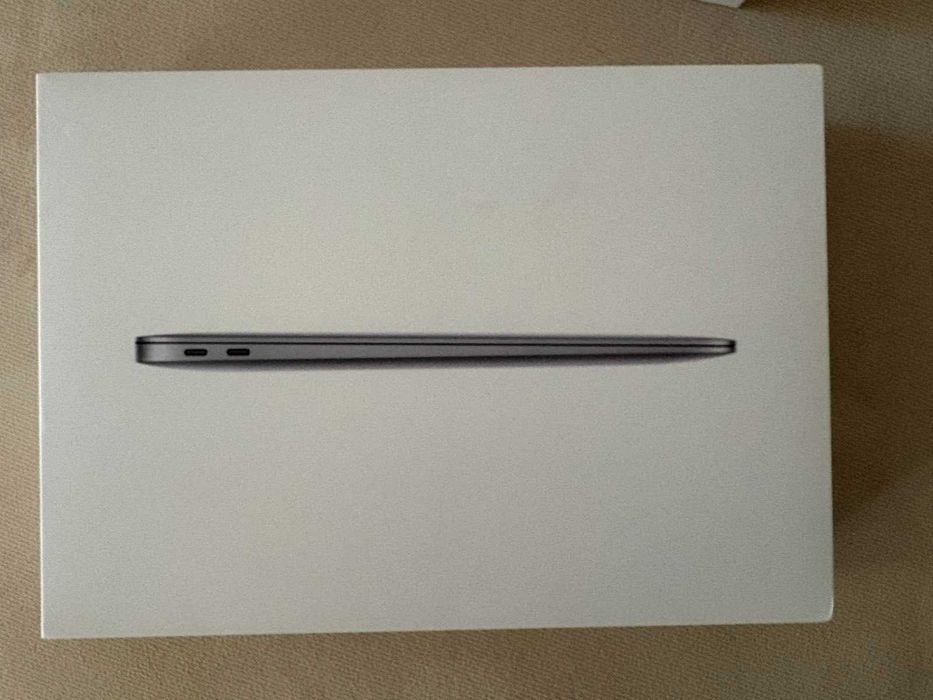 MacBook Air M1 2020 (Купен 2023) - 8GB/256GB - 96% на 141 цикъла батерия