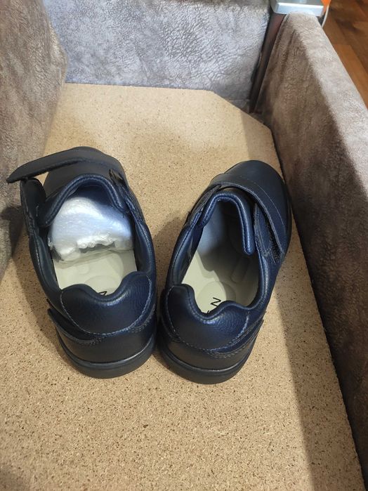 Продам полуботинки на мальчика