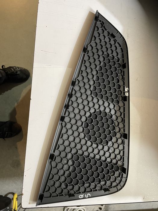 Plasa boxa plansa bord Audi Q5