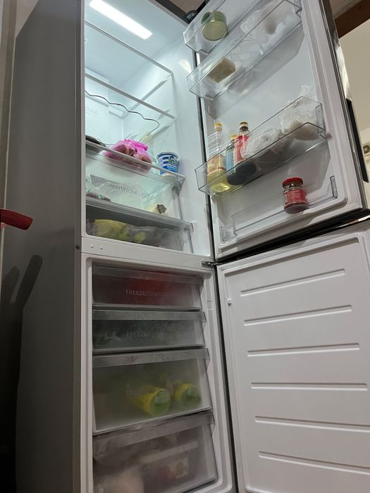 Холодильник "Haier".