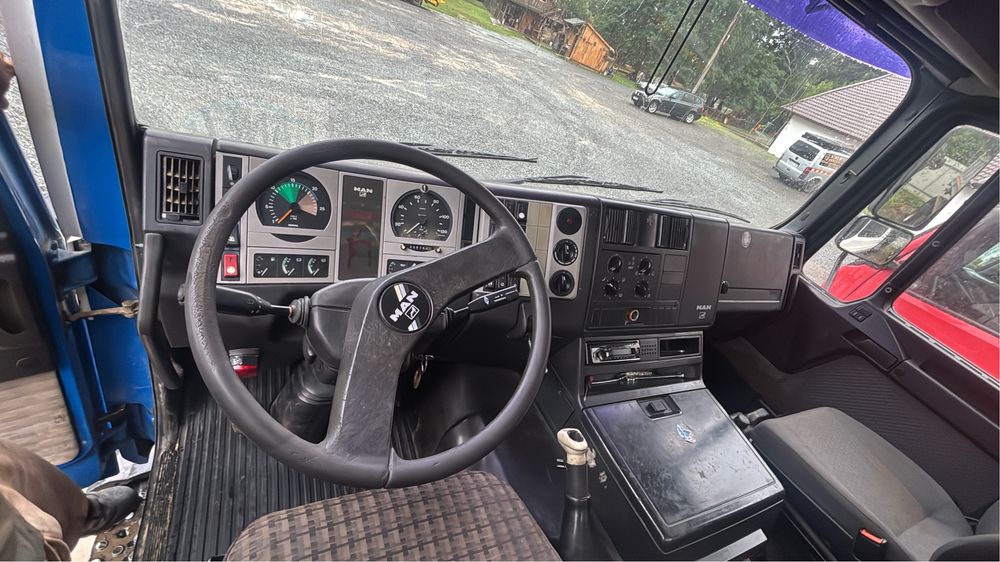 Man 6x6 bascula cu macara