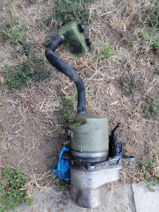 продавам хидравлична помпа за volvo