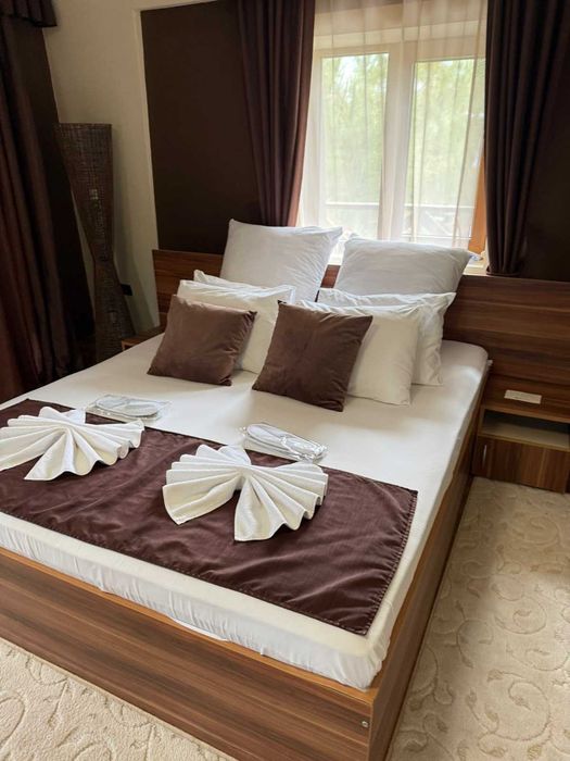 Продавам спалня с матрак в много добро състояние