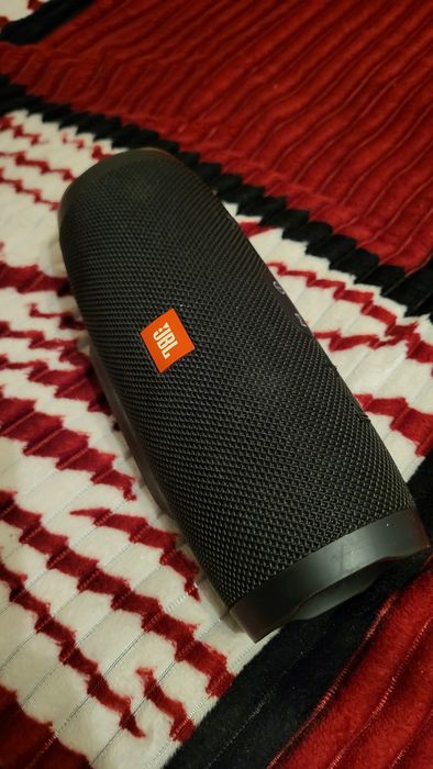 Vând boxă JBL bună