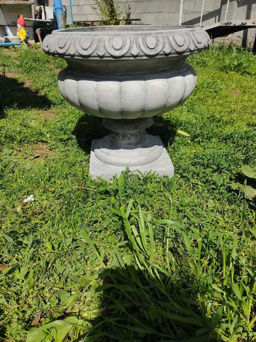 Бетонна кашпа- в римски стил