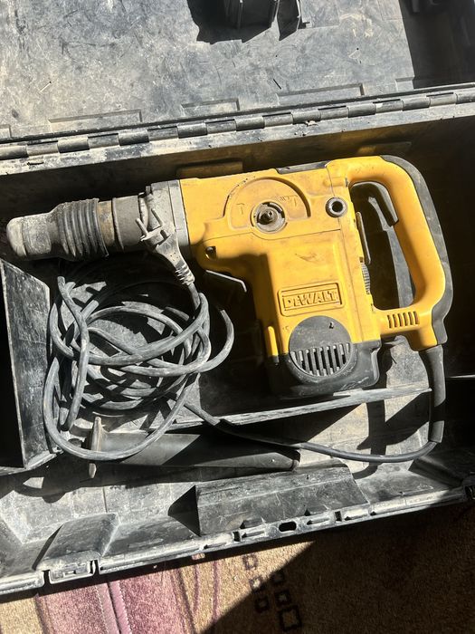 Перфоратор  Dewalt продам