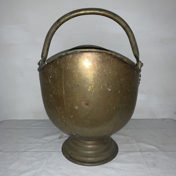 Galeata cu maner din alama