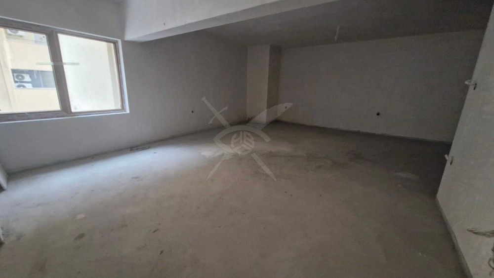 Продава се Тристаен апартамент в Асеновград - 165 кв.м за 1073 €/кв.м - Снимка #1