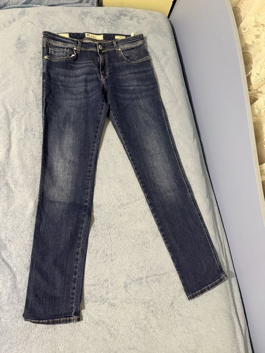 Мъжки дънки на Teodor и панталон на Zara