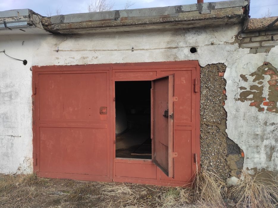 Продам гараж  13 общество 2 пост