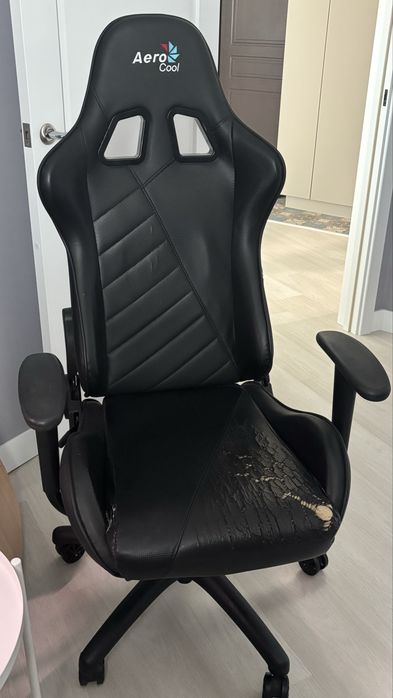 Продаю игровое кресло