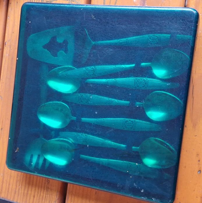 Набор ложек в коробке