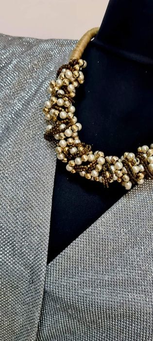 Черна елегантна рокля и сребриста рокля