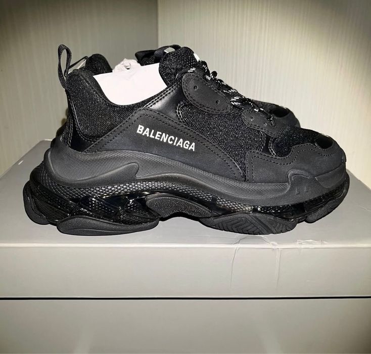 Balenciaga triple s black