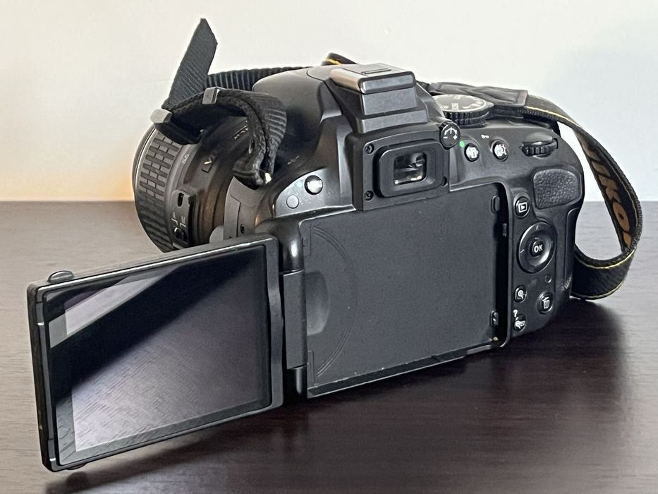 Aparat Foto Nikon D5100 + Obiectiv 18-55mm – Stare excelentă, ideal pentru începători!