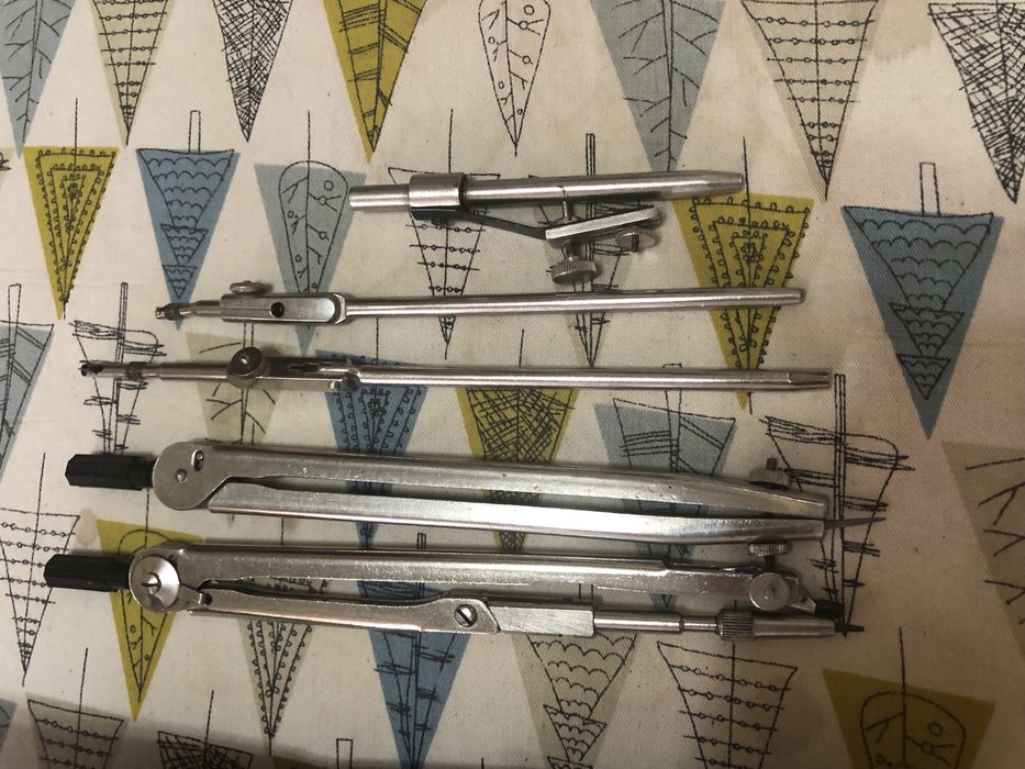 Продается готовальня. Циркули.