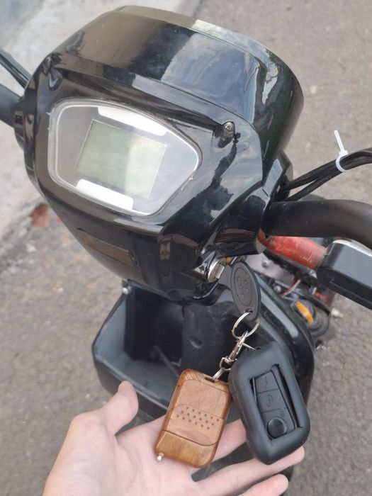 Продам элеткро скутер