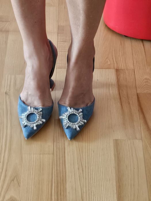 Sandale denim cu ornament din strassuri