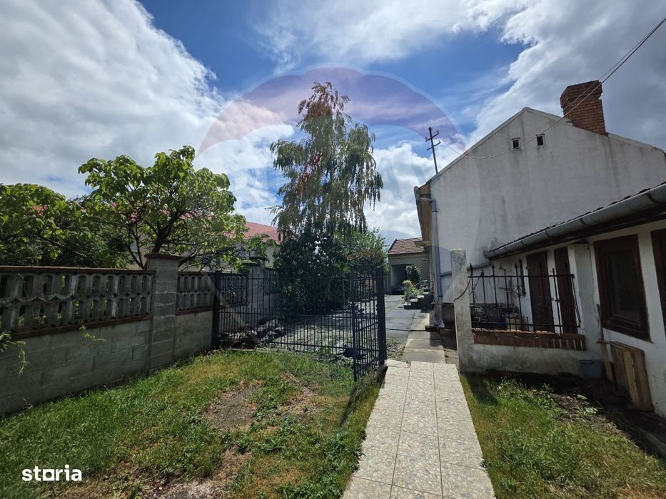 Casă solida 3 dormitoare si teren de 647 mp în zona Aradul Nou