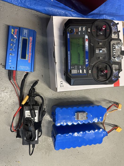 Navomodel plantan catamaran RC Fibră de Sticlă  + Autopilot GPS