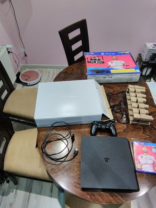 Искам да продам Playstation4 slim 1Terabaite